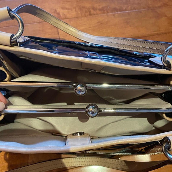 Navy blue coach purse. Pristine inside and out. - Picture 3 of 8